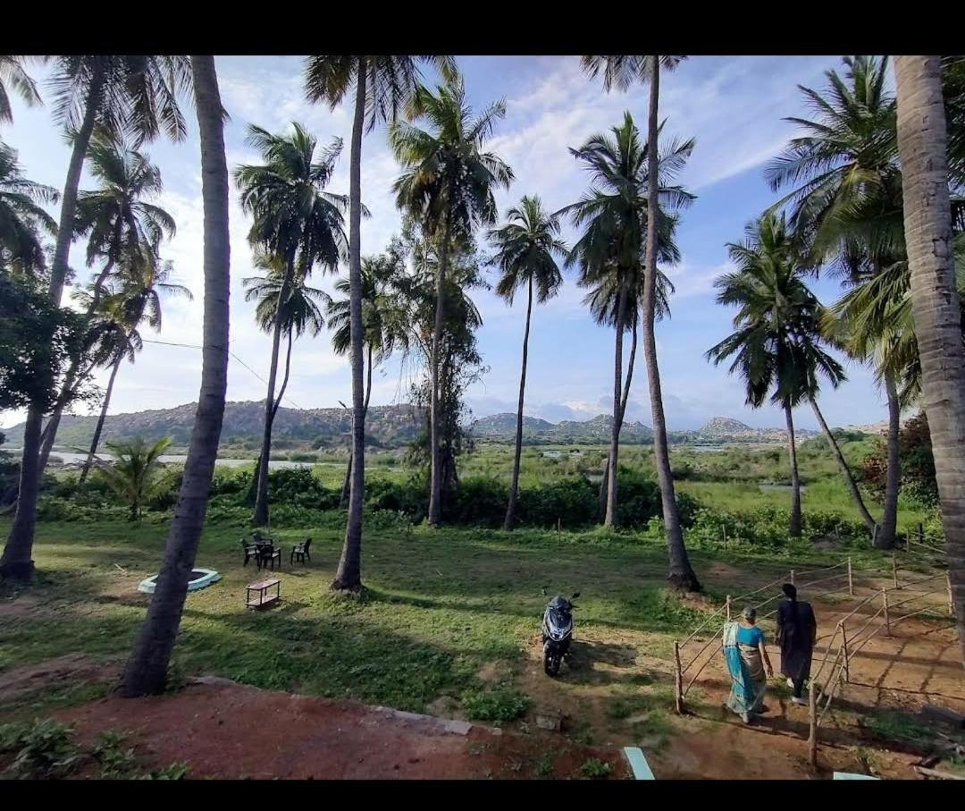 River Bay Hampi Hotel Bagian luar foto