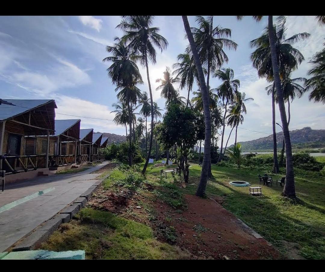 River Bay Hampi Hotel Bagian luar foto